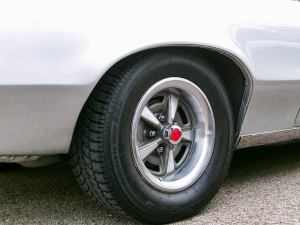 Comment maintenir la valeur de revente de votre voiture grâce aux pièces auto